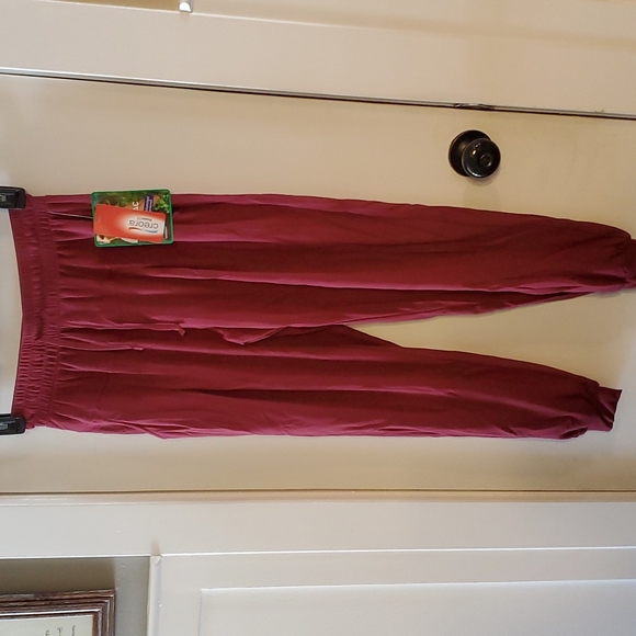 Pants - NWT Sz L Maroon Joggers